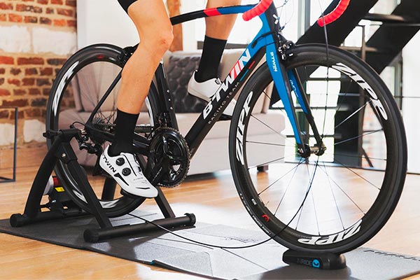 Btwin In'Ride 100, un rodillo de 100€ para entrenar en casa sin complicaciones