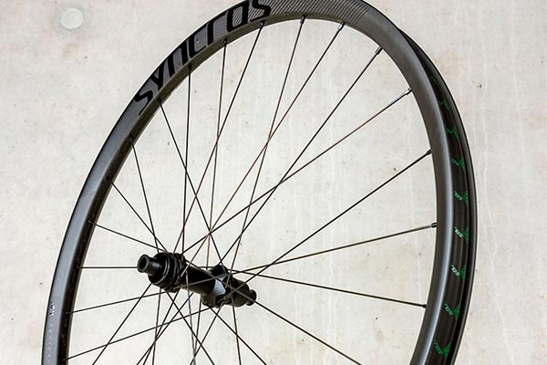 Syncros Revelstoke de carbono, unas resistentes ruedas de Trail con un peso de 1.500 gramos por juego