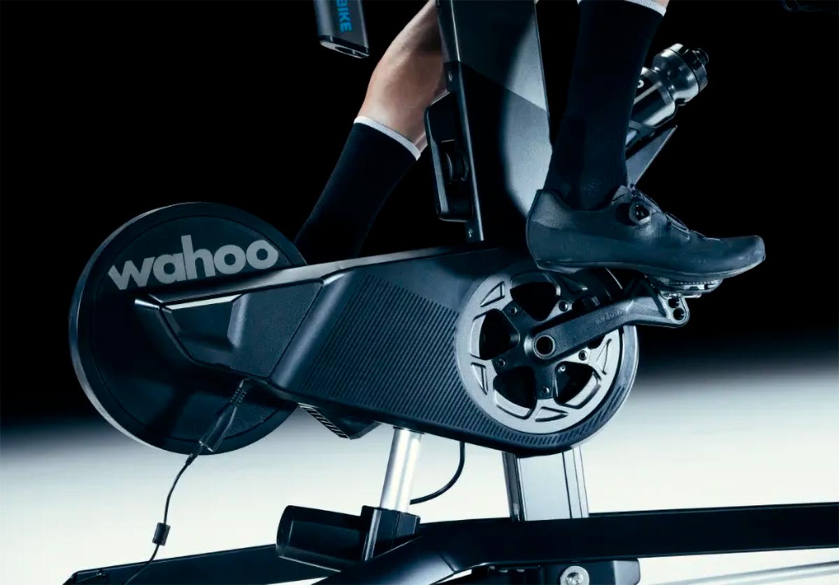La Wahoo Kickr Bike se actualiza con Wi-Fi y odómetro integrados y mejoras en la transmisión y simulación de pendientes 
