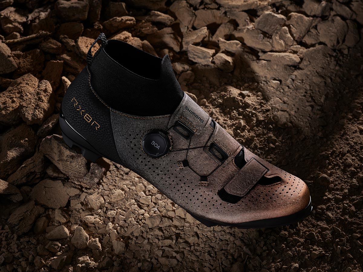 Shimano presenta las RX801 y RX801R, sus zapatillas específicas para gravel ahora más ligeras y transpirables