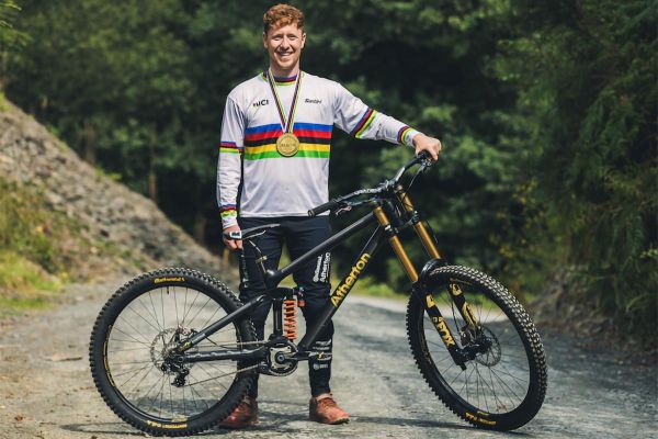 Atherton Bikes presenta una edición limitada de la bicicleta campeona del mundo de descenso de Charlie Hatton