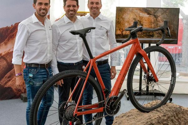 Aurum Manto, la primera bicicleta de gravel de la marca de Alberto Contador e Ivan Basso