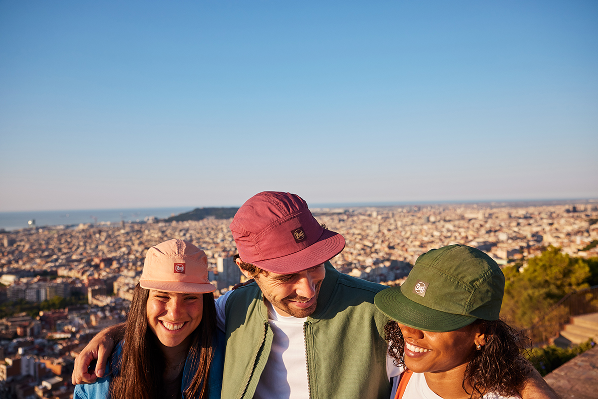 Campaña Buff 'Made in Barcelona', tubulares multifuncionales y gorras producidas íntegramente en su fábrica de Igualada