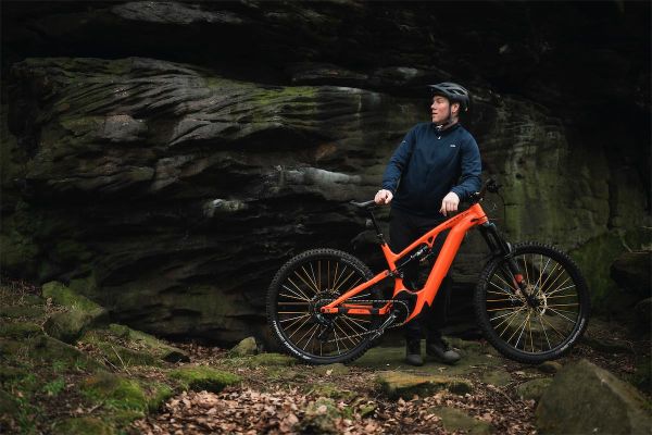 Chris Akrigg y Whyte Bikes unen sus caminos