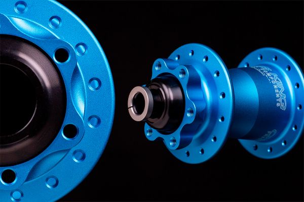 Chris King vuelve a poner a la venta sus bujes con anclaje de 6 tornillos