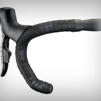 Ciclovation Advanced Seitex Flash, una cinta de manillar que deslumbra con colores vibrantes cuando la luz la toca