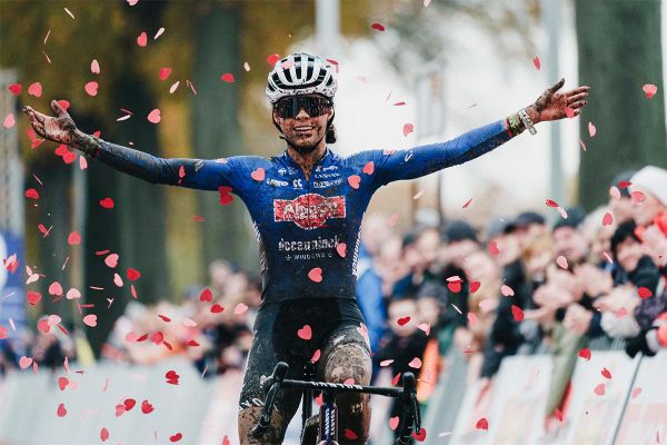 Pim Ronhaar y Ceylin Alvarado se imponen en la tercera ronda de la Copa del Mundo de Ciclocross 2023-2024 celebrada en Dendermonde