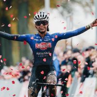 Pim Ronhaar y Ceylin Alvarado se imponen en la tercera ronda de la Copa del Mundo de Ciclocross 2023-2024 celebrada en Dendermonde