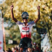 Eli Iserbyt y Ceylin del Carmen Alvarado ganan la Copa del Mundo de Ciclocross 2023-2024 celebrada en Troyes