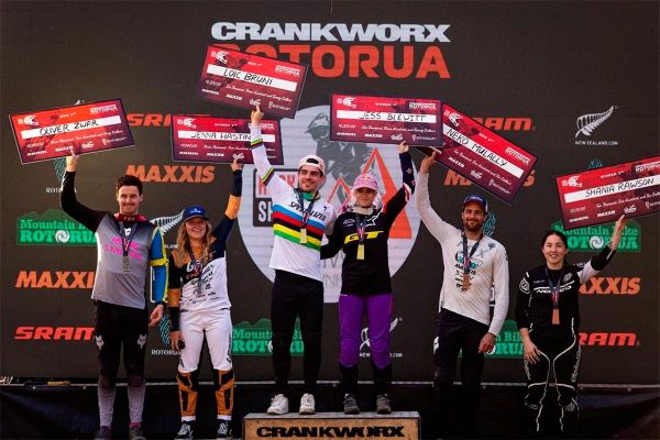 Loïc Bruni y Jess Blewitt se llevan la victoria en el Crankworx World Tour Downhill de Rotorua