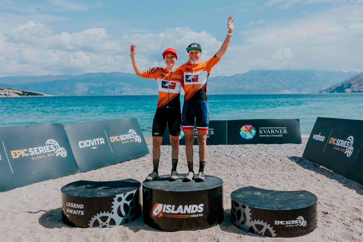 4Islands MTB Croatia 2023: Georg Egger y Lukas Baum ganan la primera etapa, Bettina Janas y Kim Ames repiten victoria