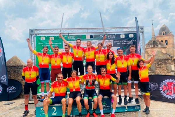 Natalia Fischer y Sergio Mantecón se proclaman campeones de España de XCM en Jerez de los Caballeros