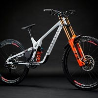 Commencal Supreme DH V5: montajes y precios de la mejor bici de la Copa del Mundo de Descenso de 2022