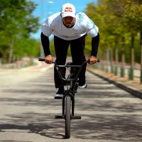 Courage Adams bate el récord del mundo con un 'Nose Manual' de 400 metros