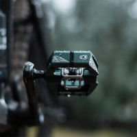 Crankbrothers rinde homenaje a sus raíces (y a la Sierra de Santa Ana) con una edición limitada de zapatillas y pedales