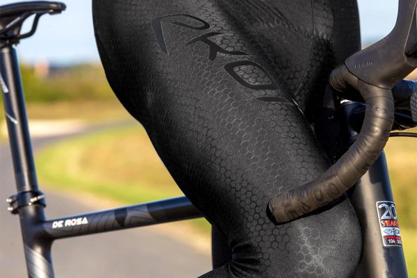 Ekoï Hexa, un culotte largo multidisciplinar con tejido repelente al agua y forro de vellón para combatir el frío