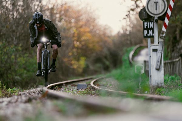 David Cachón disfrutando del gravel en la Senda del Oso de Asturias