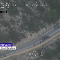 Trànsit caza a un conductor adelantando de forma temeraria a un grupo de ciclistas en la costa del Garraf
