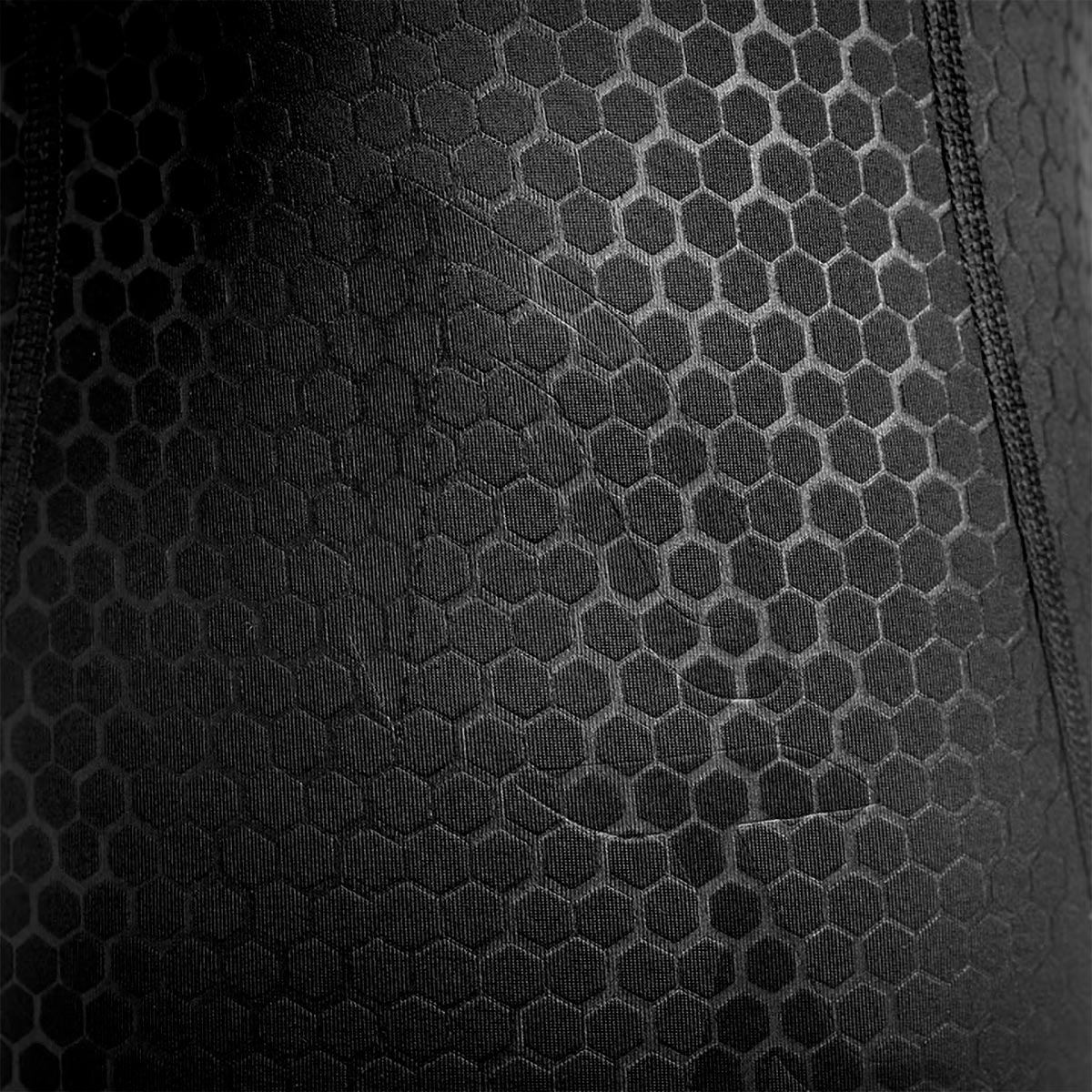Ekoï 3D Gel Perf Hexa, un culotte con tejido de patrón hexagonal texturizado que mejora la aerodinámica