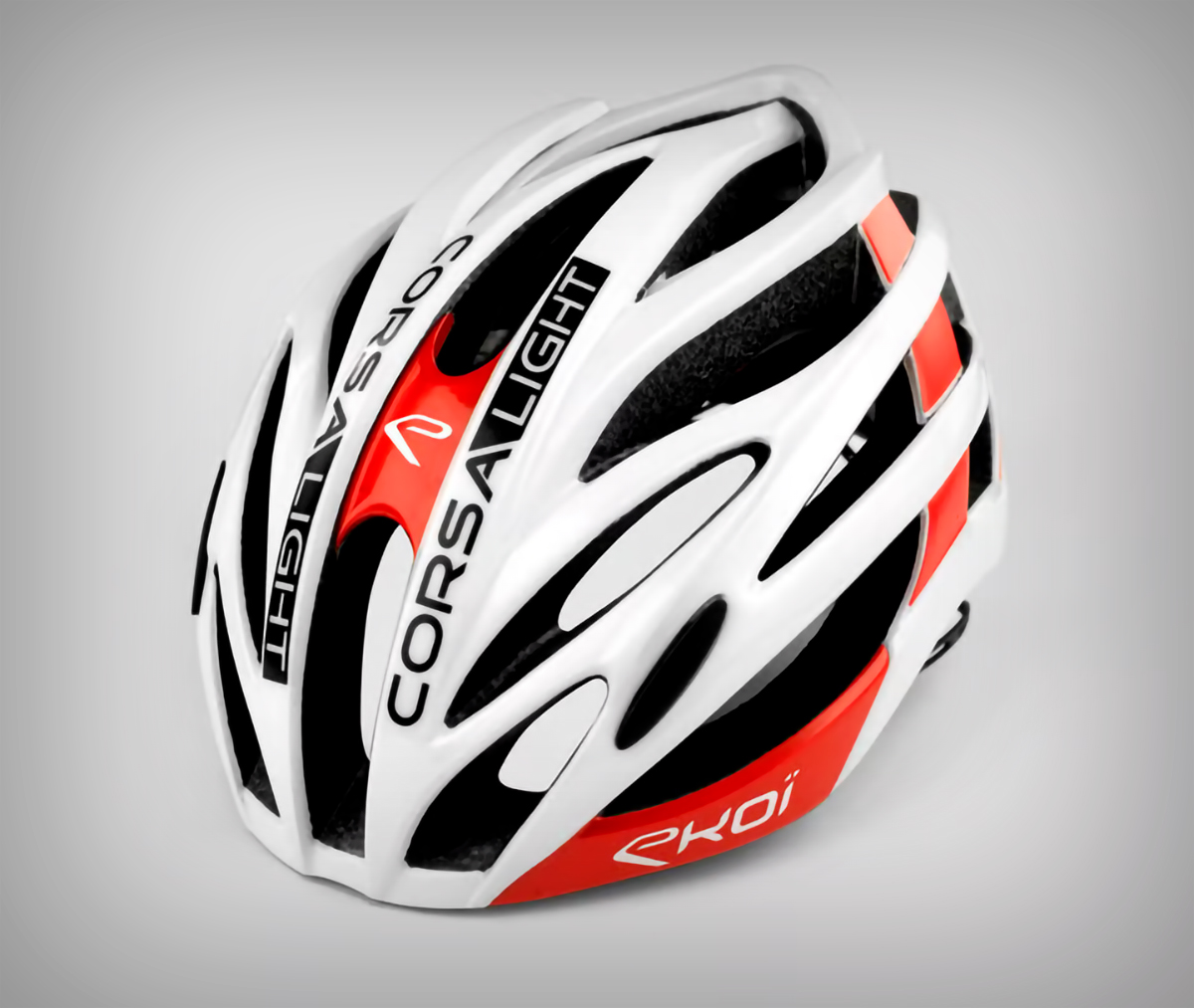 El Ekoï Corsa Light, el casco superventas de la marca, estrena nueva estética y un cierre magnético