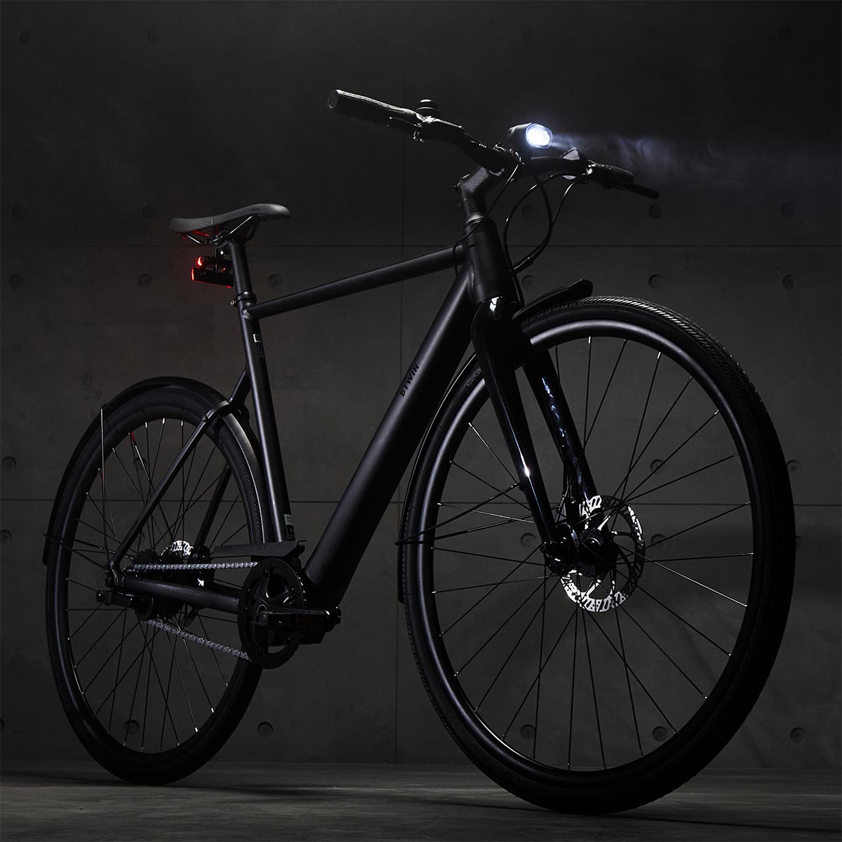 Elops Speed 900E, la nueva bicicleta eléctrica de Decathlon de concepto ultraligero pensada para desplazamientos urbanos