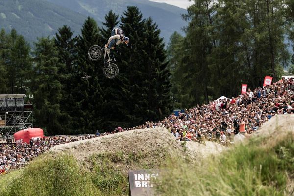 Emil Johansson rompe el récord de Brandon Semenuk y se convierte en el mejor rider de la historia del Crankworx World Tour