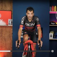 Sesión de entrenamiento sobre el rodillo para aumentar la resistencia y quemar grasa en solo 20 minutos