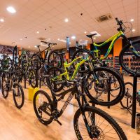 Escapa llega a la Comunidad Valenciana con la compra de las dos tiendas de Ciclos Monpedal