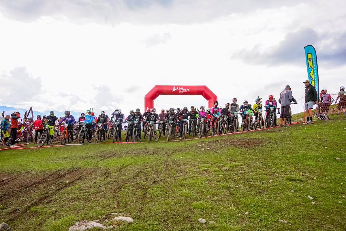 Más de medio millar de riders participan en la Maxiavalanche, la primera prueba MTB de la temporada en Pal Arinsal