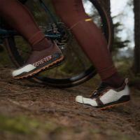 Fizik presenta las Terra Ergolace GTX PEdALED, una edición especial de sus zapatillas a prueba de tormentas