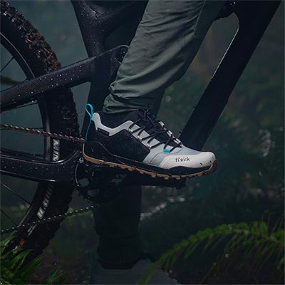 Fizik Terra Ergolace GTX, unas resistentes zapatillas a prueba de tormentas para ciclistas y senderistas