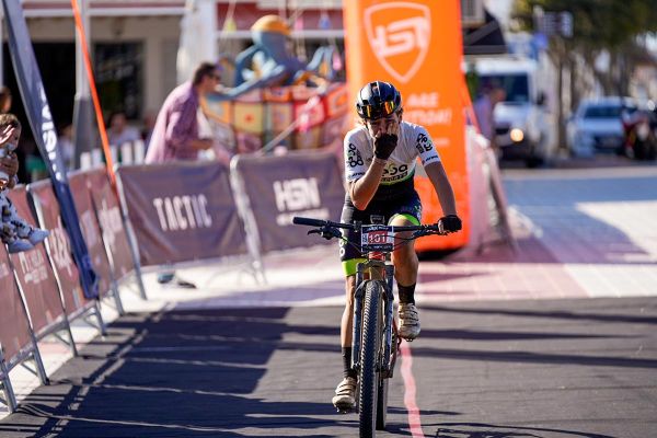 David Rodríguez y María Luisa Cuenco ganan la segunda edición de la HUEX Non Stop