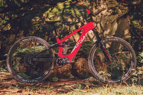 GasGas ECC, una radical e-MTB de Enduro con cuadro de carbono, motor SRAM Eagle Powertrain y suspensiones WP