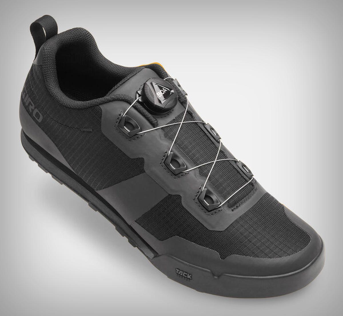 Giro Tracker, unas cómodas zapatillas con cierre BOA y horma optimizada para pedales planos