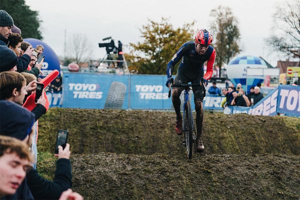 Los mejores momentos de la Copa del Mundo de Ciclocross 2023-2024 de Dendermonde