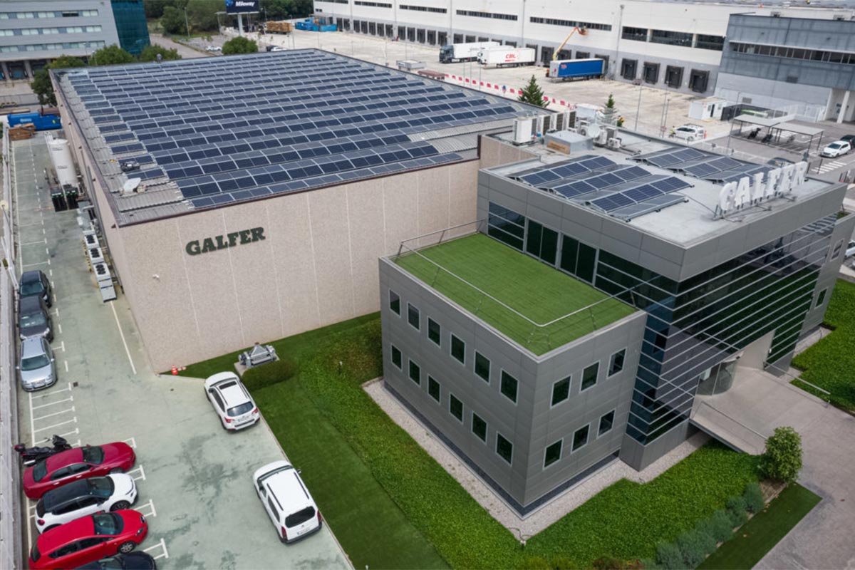 Industrias Galfer apuesta por la sostenibilidad instalando 667 placas solares en su planta de Barcelona