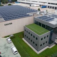 Industrias Galfer apuesta por la sostenibilidad instalando 667 placas solares en su planta de Barcelona