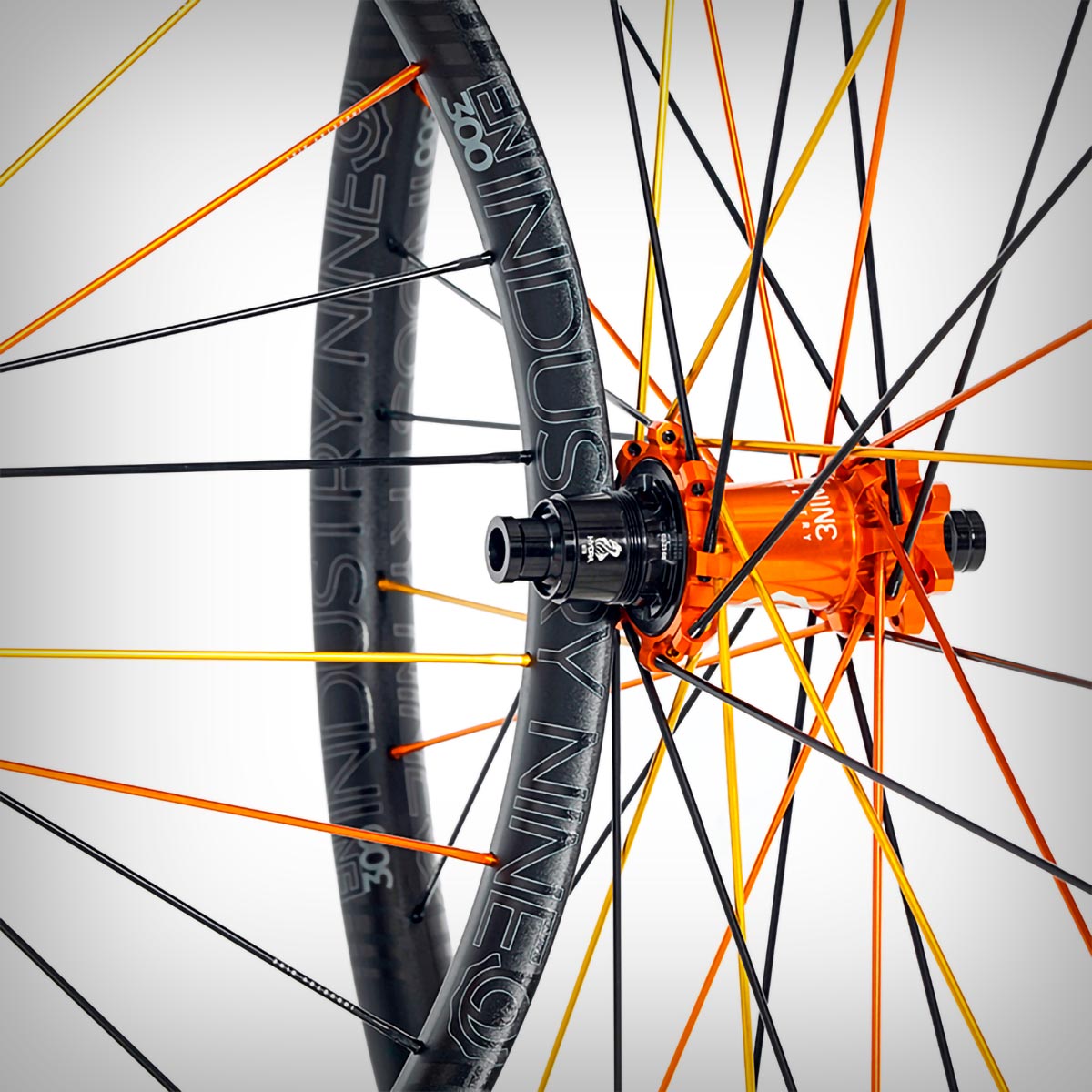 Industry Nine introduce las EN300, unas ruedas ultrarresistentes de aluminio para bicis de Enduro