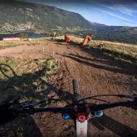 La pista de descenso de la Copa del Mundo de Loudenvielle desde la bicicleta de Jackson Goldstone