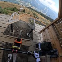 La pista de descenso de la Copa del Mundo de Les Gets con Jackson Goldstone y su GoPro Hero 12 Black