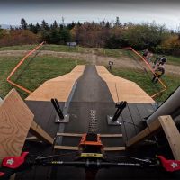La pista de descenso de la Copa del Mundo de Mont-Sainte-Anne desde la bicicleta de Jackson Goldstone