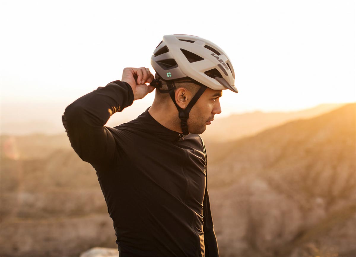 Lazer Cerro KinetiCore, un casco pensado para ciclistas de gravel sin dejar de lado la velocidad en carretera