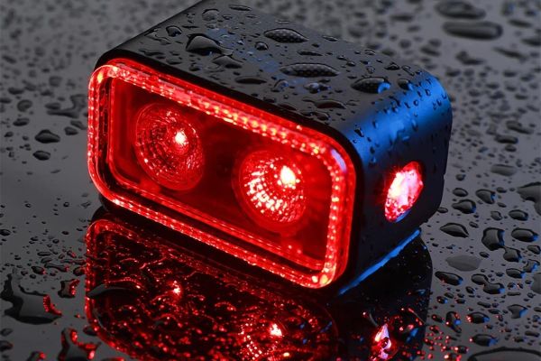 Magicshine Seemee 300, la luz trasera para bicicletas más potente (pero no más cara) del mercado