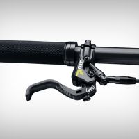 Magura presenta dos adaptadores para guiar los manguitos de freno por el manillar