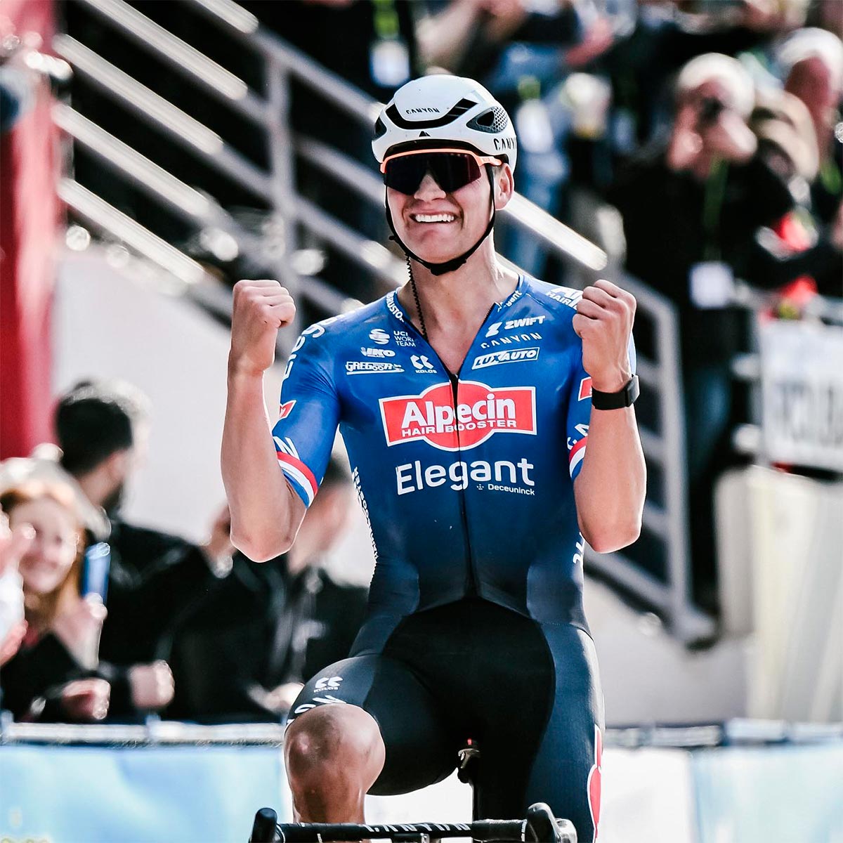Mathieu van der Poel, ganador de la París-Roubaix 2023