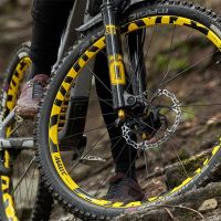 Mavic celebra el 25 aniversario de las ruedas Deemax DH con una edición limitada en el icónico color amarillo de la marca