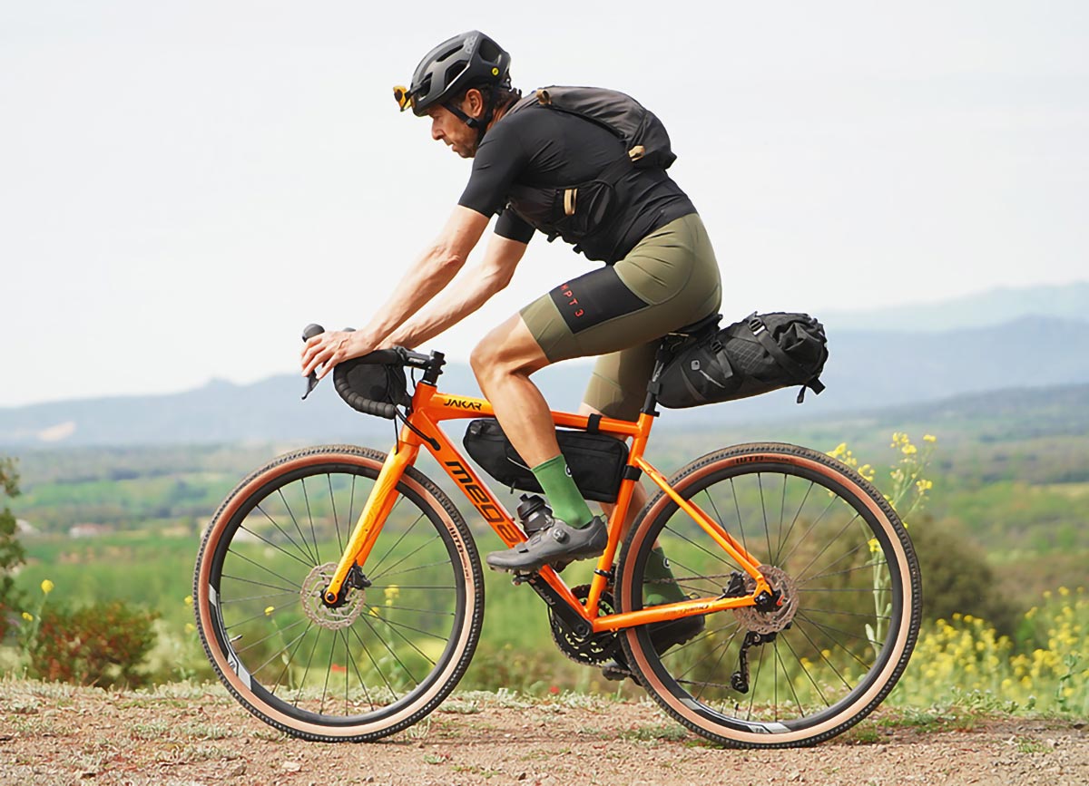 Megamo Jakar Bikepacking Edition, una bici de gravel totalmente equipada (de serie) para viajar