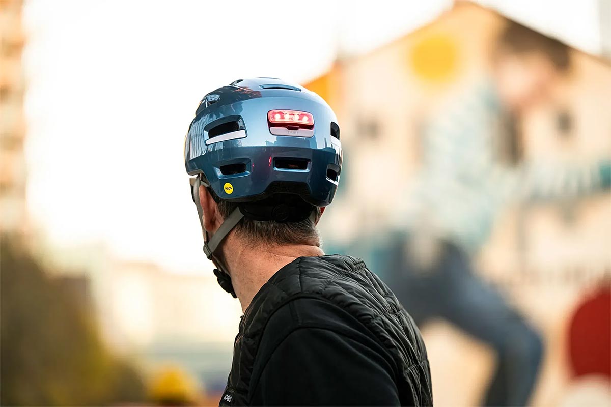 MET presenta el E-Mob MIPS, un casco con certificación NTA 8776 para un uso urbano con bicicletas eléctricas
