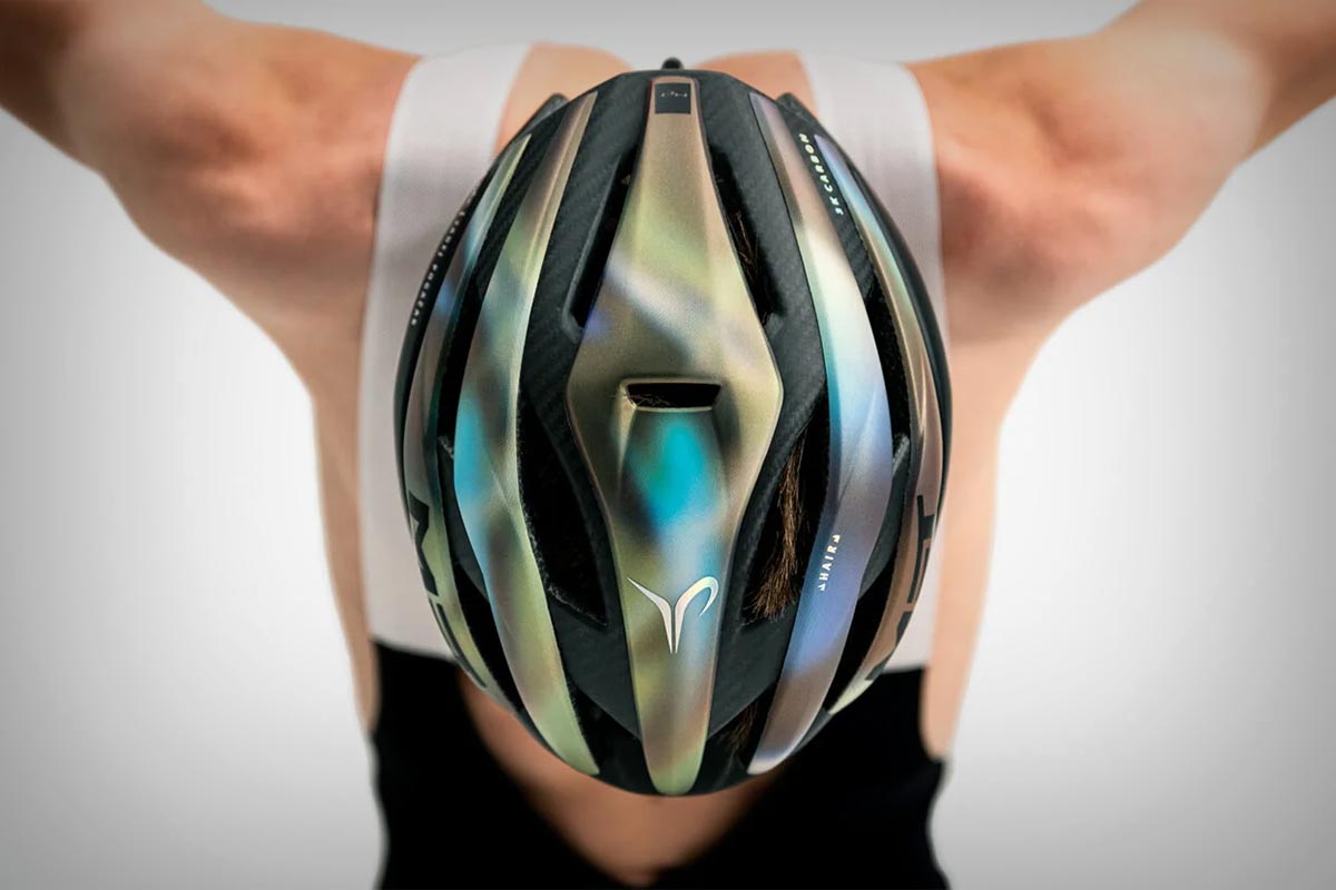MET Helmets presenta el casco Trenta 3K Carbon MIPS en edición Tadej Pogacar