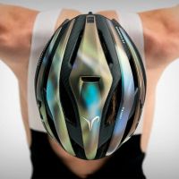 MET Helmets presenta el casco Trenta 3K Carbon MIPS en edición Tadej Pogacar